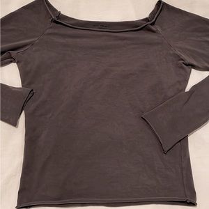 brandy cut neck longsleeve